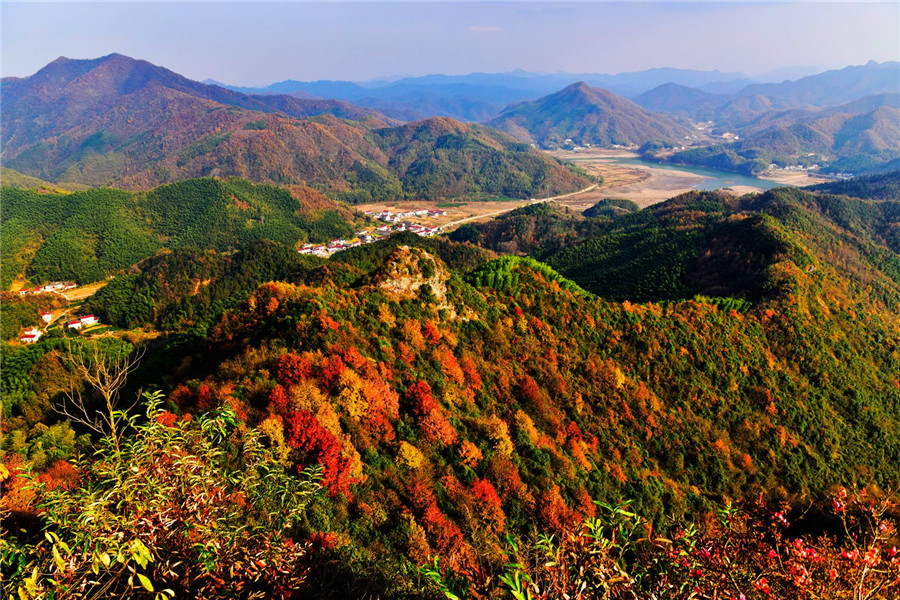 多彩山村。李道泉摄