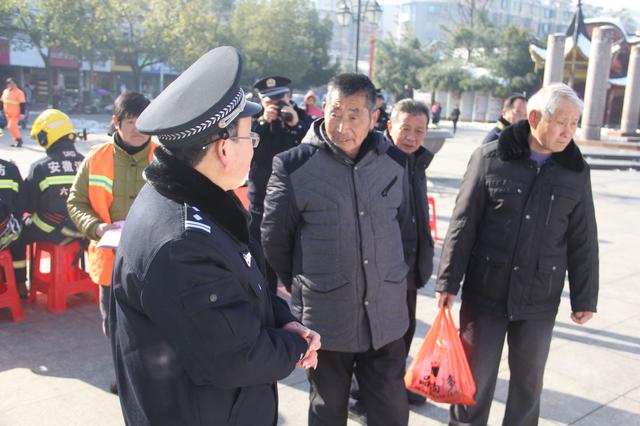 霍山县公安局开展“110宣传日”活动