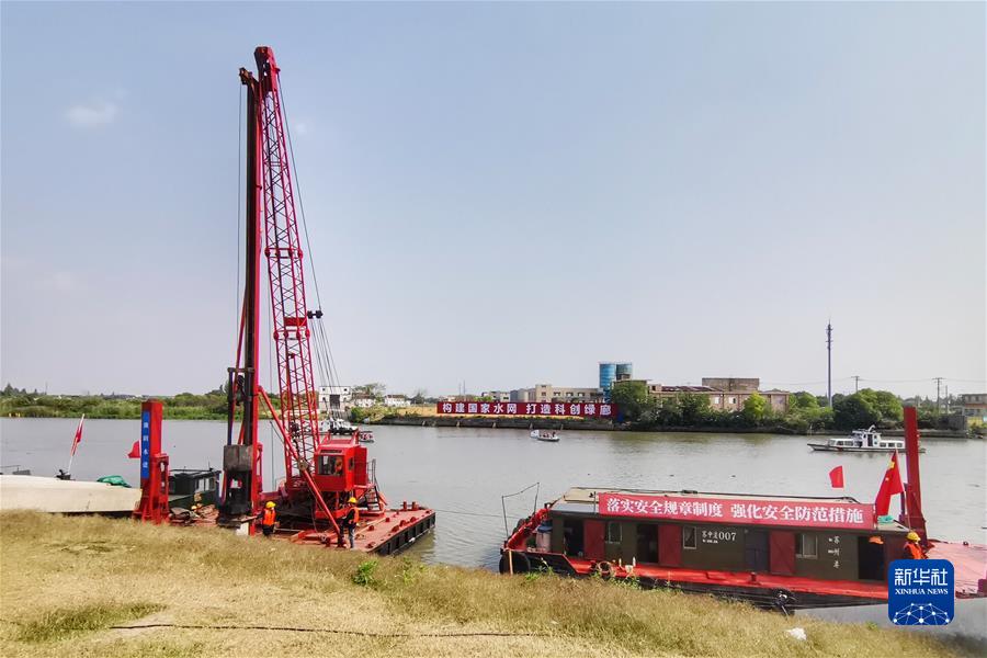 (图文互动)(11)“中国经济发展前景一定会更加光明”——习近平总书记引领统筹推进高质量发展和高水平安全述评