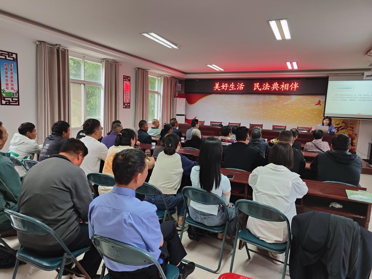 邀请县检察院检察官开展法治讲座.jpg
