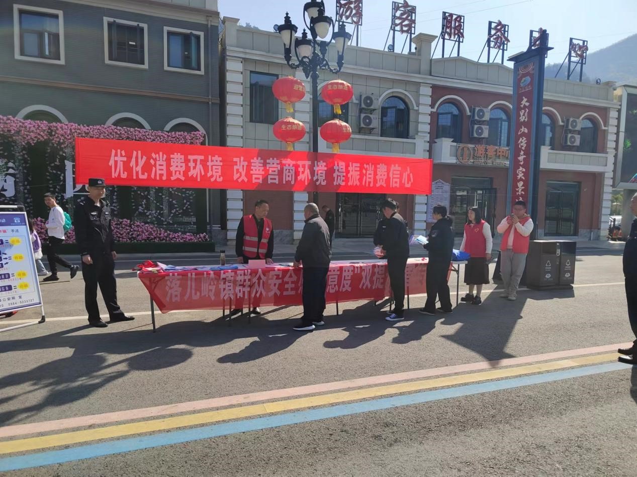 法治宣传进景区.jpg