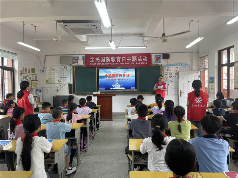 组织社区开展国防知识进校园宣传活动.jpg