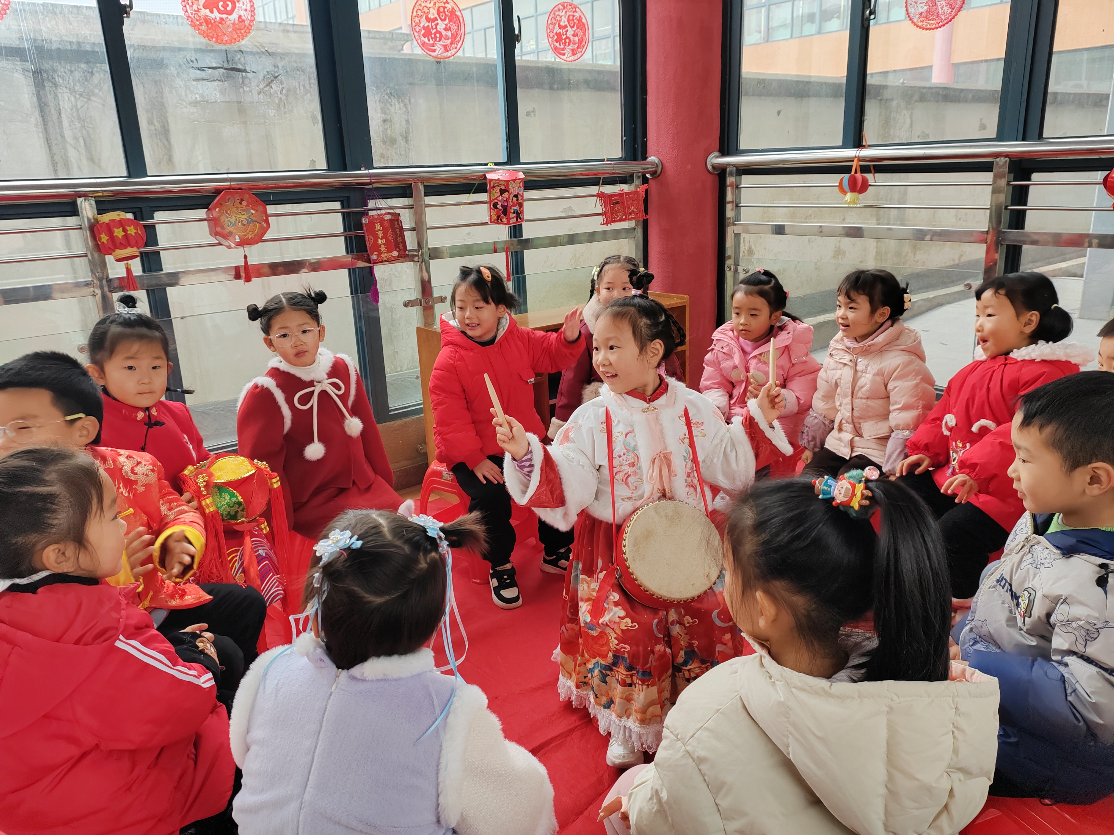 2街市—击鼓传花.jpg