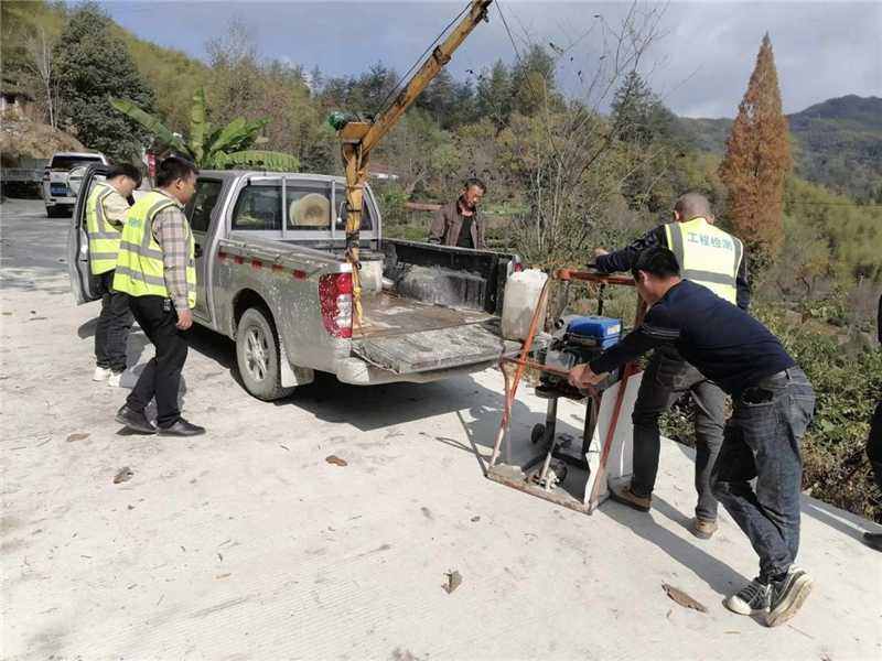 大化坪镇联网路项目质量检测.jpg