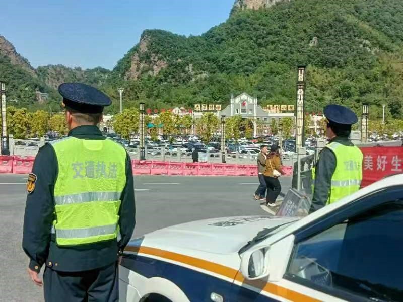 六万情峡景区值守.jpg