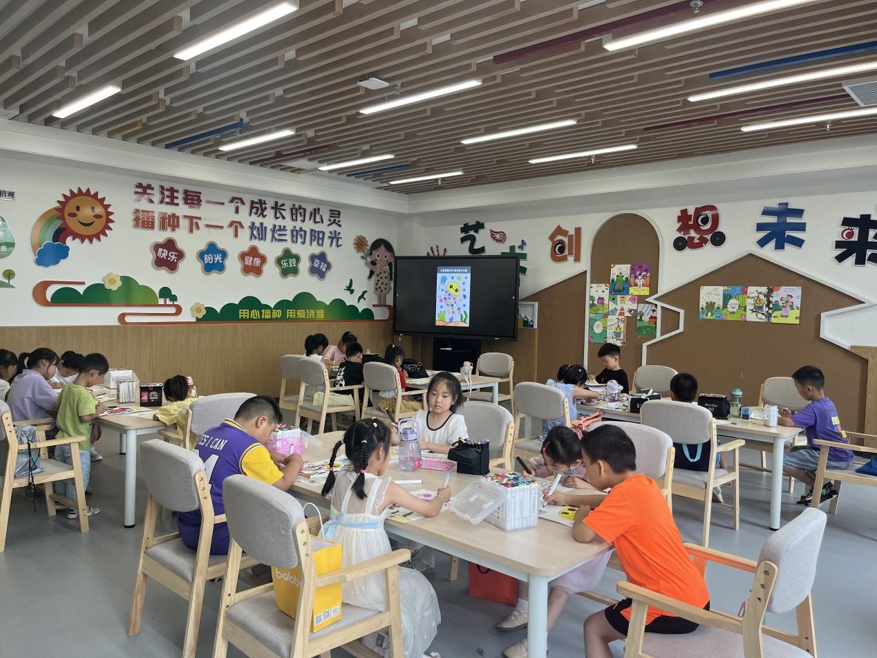 7月3日，“馆里的文‘益’课”少儿美术班开课.jpg