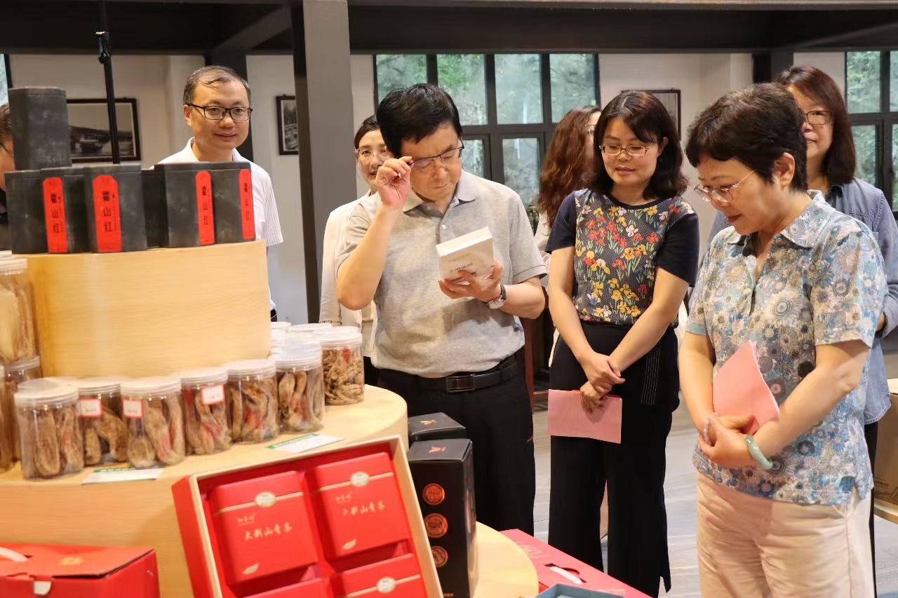 徐汇区考察霍山照片3.jpg